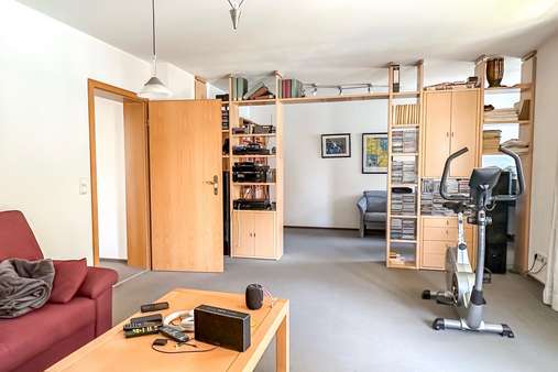 Wohnzimmer Wohnzimmer - Etagenwohnung in 83329 Waging a. See mit 74m² kaufen