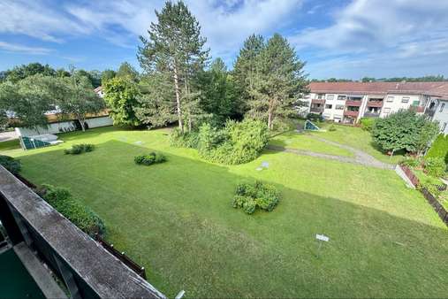 Ausblick vom Balkon Ausblick vom Balkon - Etagenwohnung in 83301 Traunreut mit 55m² kaufen