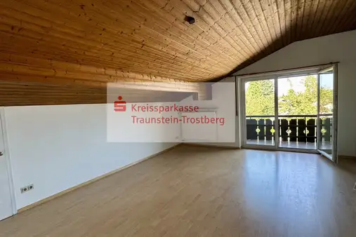 Gepflegte 2-Zimmer-Dachgeschosswohnung in Vachendorf - Kapitalanlage oder Eigennutzung