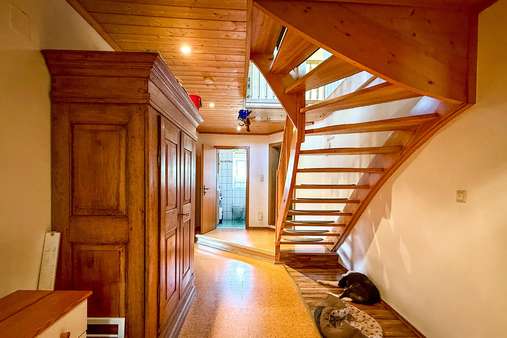 Flur Maisonette - Erdgeschosswohnung in 83278 Traunstein mit 284m² kaufen
