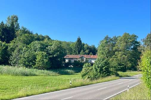 Nordansicht von Straße - Hotel in 83313 Siegsdorf mit 884m² als Kapitalanlage kaufen