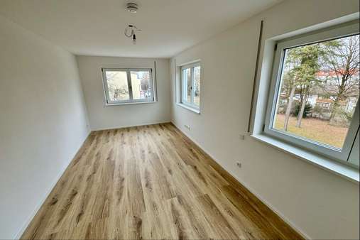 Zimmer - Etagenwohnung in 83301 Traunreut mit 106m² kaufen