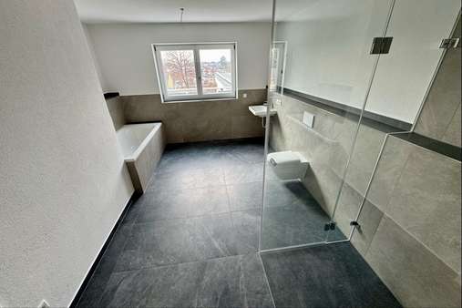 Bad - Etagenwohnung in 83301 Traunreut mit 150m² kaufen