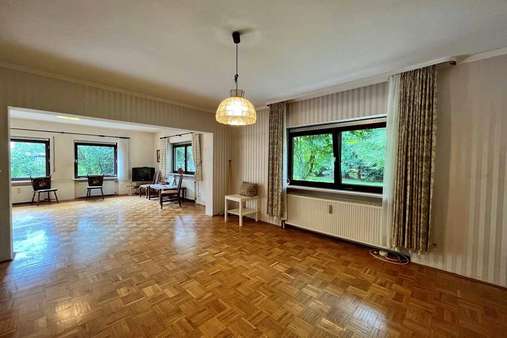 Wohn-Essbereich EG - Mehrfamilienhaus in 83346 Bergen mit 264m² kaufen