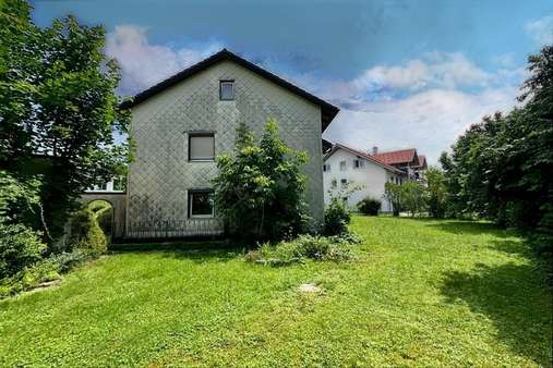 Westansicht - Zweifamilienhaus in 83301 Traunreut mit 180m² kaufen