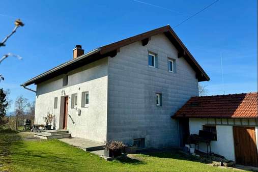 Nord-Ost-Ansicht - Einfamilienhaus in 83301 Traunreut mit 100m² kaufen