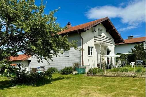Süd-West-Ansicht - Einfamilienhaus in 83301 Traunreut mit 100m² kaufen