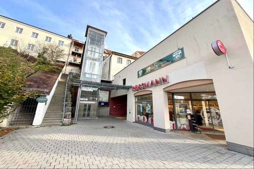 Ansicht von Karl-Theodor-Platz - Ladenlokal in 83278 Traunstein mit 84m² kaufen