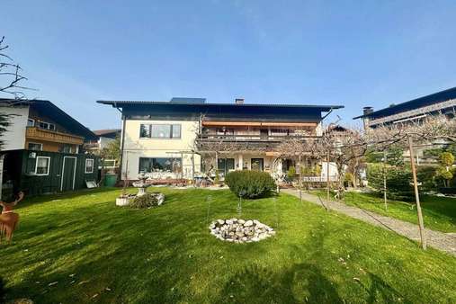 Süd-Ansicht mit Garten - Zweifamilienhaus in 83346 Bergen mit 224m² kaufen