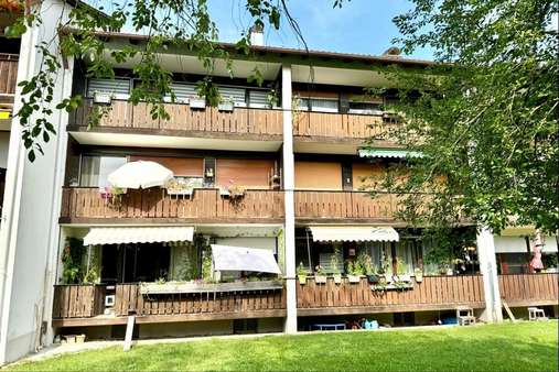 Südansicht - Erdgeschosswohnung in 83329 Waging a. See mit 71m² kaufen