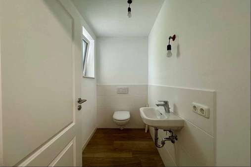 Gäste-Toilette - Erdgeschosswohnung in 83346 Bergen mit 83m² kaufen
