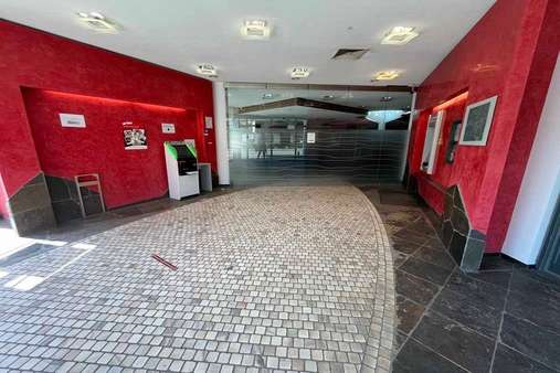 Aktuell: SB-Bereich Aktuell: SB-Bereich - Bürohaus in 83339 Chieming mit 178m² mieten