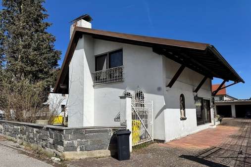 Außenansicht - Einfamilienhaus in 84518 Garching mit 245m² kaufen