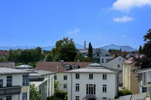 Ausblick nach Süden Ausblick nach Süden - Dachgeschosswohnung in 83301 Traunreut mit 42m² kaufen