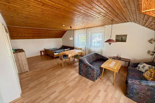 Wohnen-Essen-Schlafen Wohnen-Essen-Schlafen - Dachgeschosswohnung in 83301 Traunreut mit 42m² kaufen