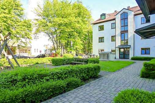 Hauseingang - Erdgeschosswohnung in 83024 Rosenheim mit 64m² kaufen