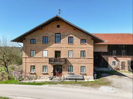 Hausansicht Ost - Bauernhaus in 83135 Schechen mit 230m² kaufen