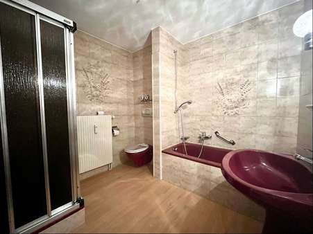 Bad - Etagenwohnung in 83093 Bad Endorf mit 66m² kaufen