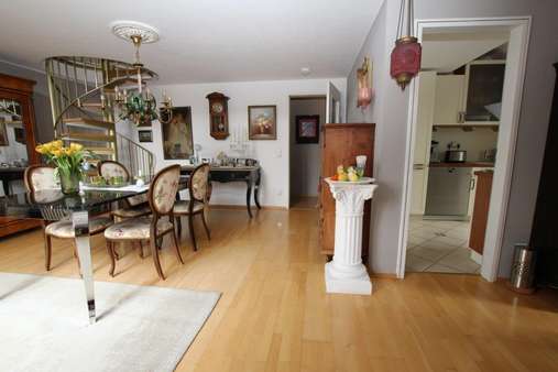 Wohnen mit Wendeltreppe Wohnen mit Wendeltreppe - Galerie in 83022 Rosenheim mit 85m² kaufen