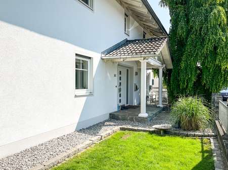 Hauseingang Hauseingang - Einfamilienhaus in 83109 Großkarolinenfeld mit 185m² kaufen