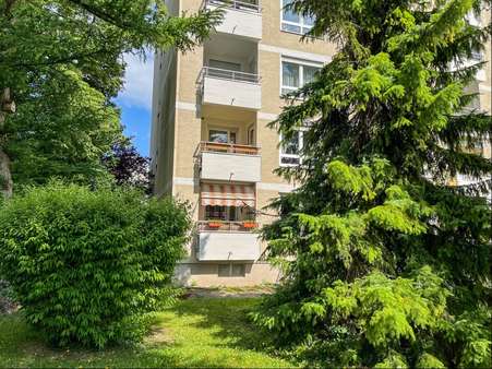 Südansicht - Erdgeschosswohnung in 83026 Rosenheim mit 75m² kaufen