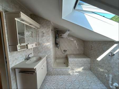 Bad - Dachgeschosswohnung in 83088 Kiefersfelden mit 48m² kaufen