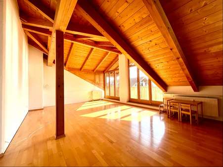 Wohnen Wohnen - Dachgeschosswohnung in 83059 Kolbermoor mit 122m² kaufen