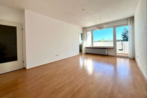 Wohnzimmer - Etagenwohnung in 83022 Rosenheim mit 48m² kaufen