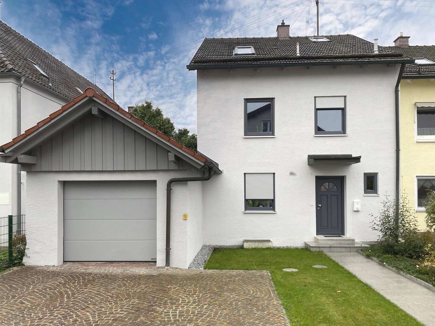 Hausansicht  - Reiheneckhaus in 84539 Ampfing mit 150m² kaufen