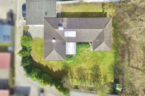 Blick von oben auf das riesige Grundstück - Bungalow in 84562 Mettenheim mit 200m² kaufen