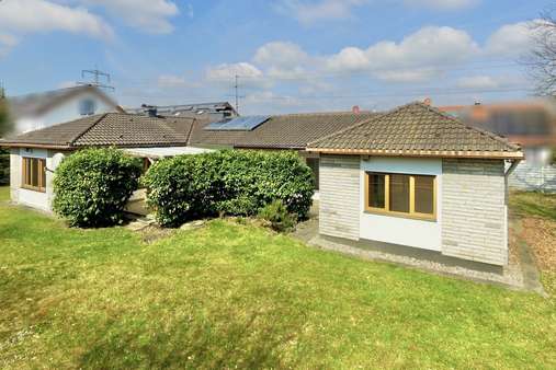 Blick von Süden - Bungalow in 84562 Mettenheim mit 200m² kaufen