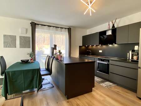 Küche mit Insel - Etagenwohnung in 84508 Burgkirchen mit 90m² kaufen