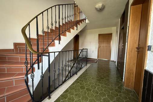Flur im Erdgeschoss - Einfamilienhaus in 84524 Neuötting mit 200m² kaufen