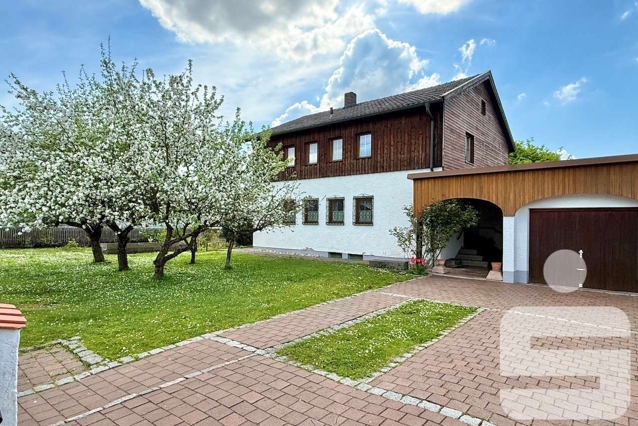 Blick von der Einfahrt - Einfamilienhaus in 84453 Mühldorf mit 135m² kaufen