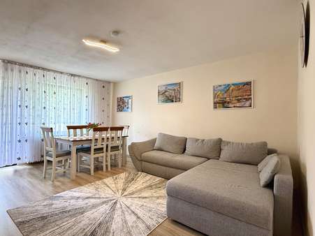 Wohnzimmer Wohnzimmer - Etagenwohnung in 84508 Burgkirchen mit 64m² kaufen