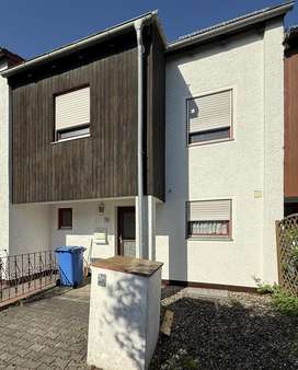 Hausansicht - Reihenmittelhaus in 84478 Waldkraiburg mit 104m² kaufen