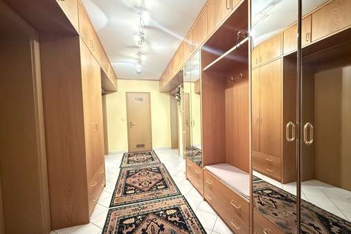 Flur - Erdgeschosswohnung in 84513 Töging mit 86m² kaufen