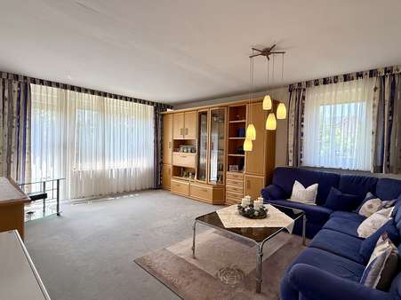 Wohnzimmer - Doppelhaushälfte in 84489 Burghausen mit 131m² kaufen