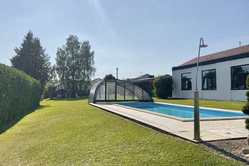 Poolblick - Bungalow in 84494 Neumarkt-Sankt Veit mit 239m² kaufen