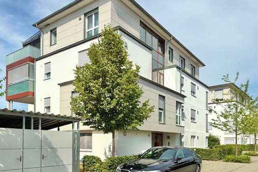Eingangsbereich von Südosten Eingangsbereich von Südosten - Etagenwohnung in 84489 Burghausen mit 155m² kaufen