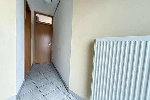 Flur im Erdgeschoss Flur im Erdgeschoss - Doppelhaushälfte in 84513 Töging mit 120m² kaufen