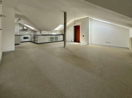 Küche und Essbereich - Dachgeschosswohnung in 84478 Waldkraiburg mit 80m² kaufen