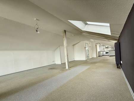Wohnbereich - Dachgeschosswohnung in 84478 Waldkraiburg mit 80m² kaufen