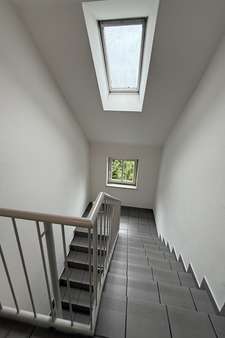 Treppenhaus Treppenhaus - Dachgeschosswohnung in 84503 Altötting mit 91m² kaufen