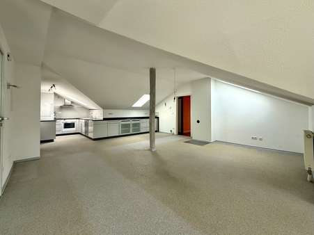 Küche und Essbereich Küche und Essbereich - Dachgeschosswohnung in 84478 Waldkraiburg mit 80m² kaufen