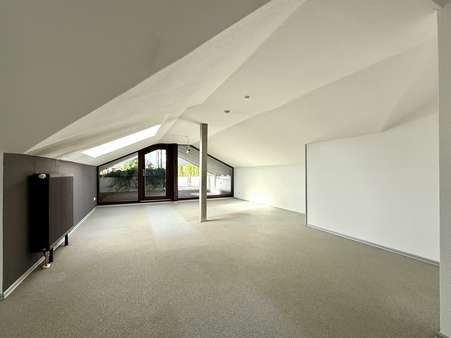 Wohnbereich Wohnbereich - Dachgeschosswohnung in 84478 Waldkraiburg mit 80m² kaufen