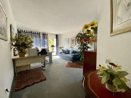 Wohnzimmer - Etagenwohnung in 83527 Haag mit 57m² kaufen