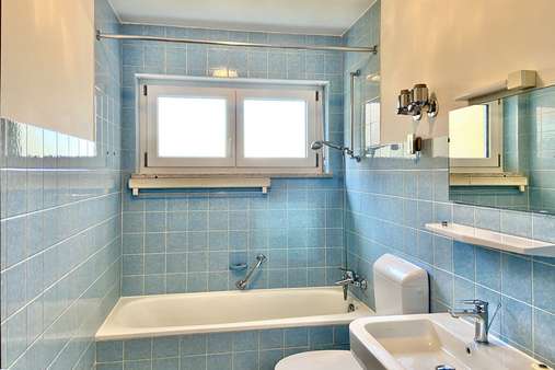 Bad mit Fenster - Etagenwohnung in 84453 Mühldorf mit 62m² kaufen
