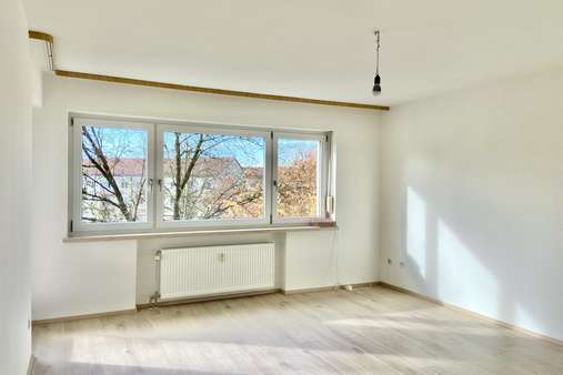 Großzügiges Wohnzimmer - Etagenwohnung in 84453 Mühldorf mit 62m² kaufen