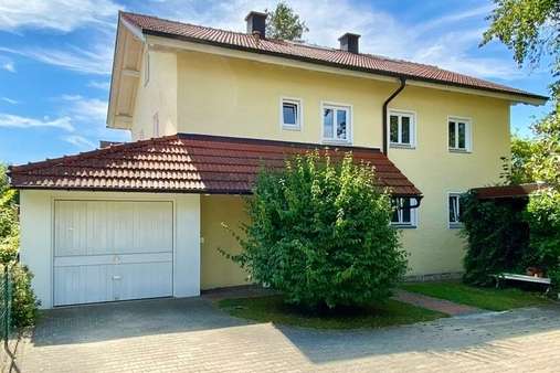 Übersicht Einfahrt - Einfamilienhaus in 84494 Neumarkt-Sankt Veit mit 140m² kaufen
